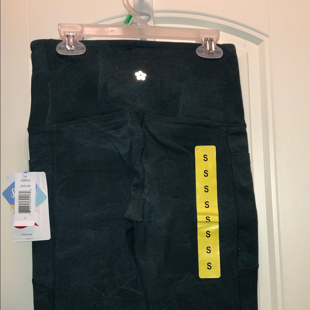 33.   New Tuff Athletics Leggings Women’s Small - Picture 3 of 3